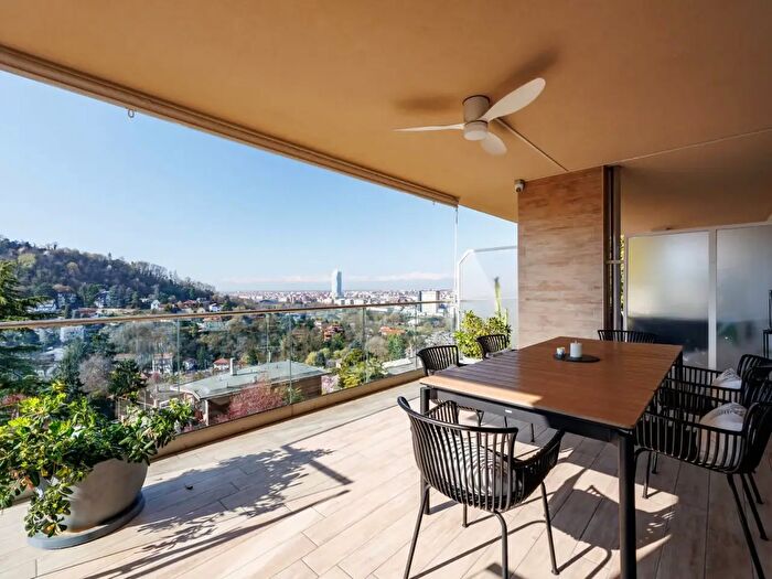 Appartamento trilocale in vendita in Strada Guido Volante, Torino