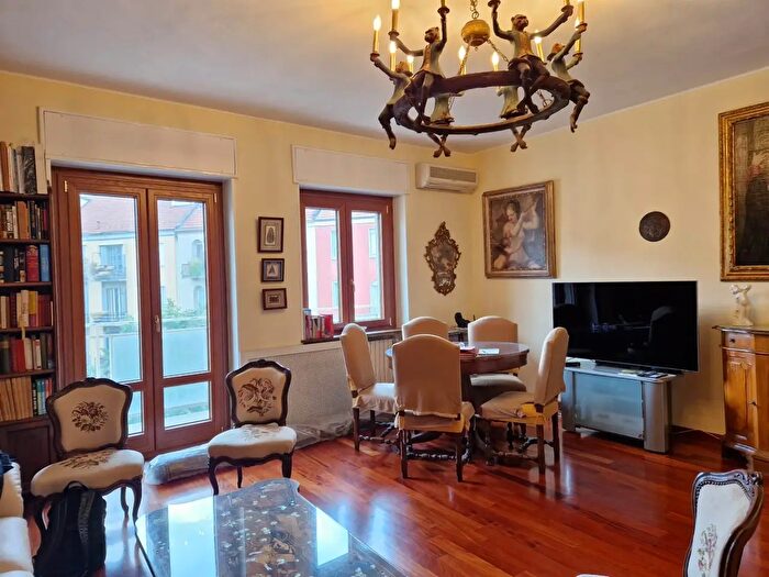 Appartamento trilocale in vendita in Via del Caravaggio, Milano