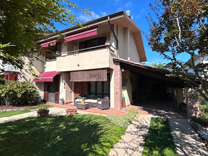 Casa con 5 locali in vendita in Paolo Borsellino, Tromello
