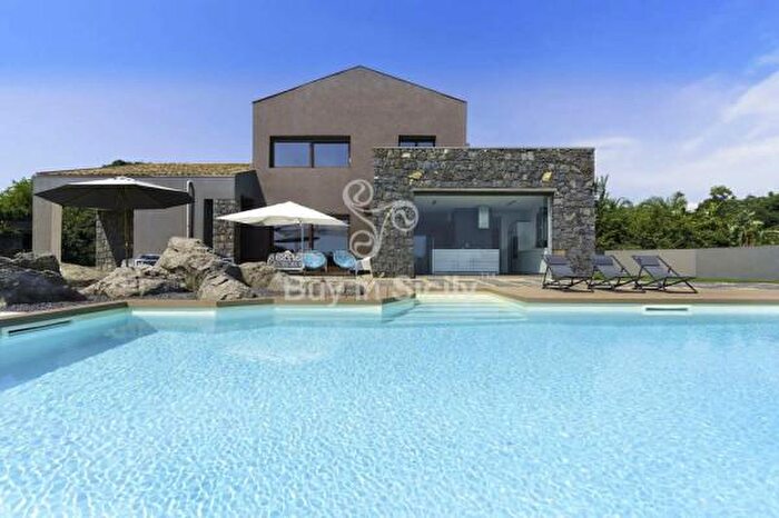 Casa con 6 locali in vendita in Via Oliva San Mauro, Aci Catena