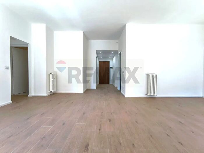 Appartamento trilocale in vendita in Viale Campania, Monza