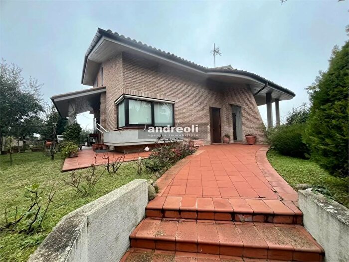 Casa con 6 locali in vendita in Maiolati Spontini