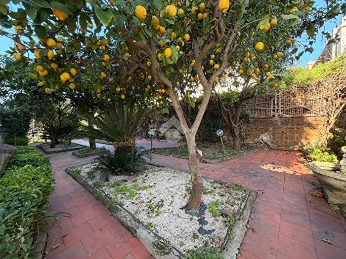 Appartamento quadrilocale in affitto in Via Posillipo, Napoli