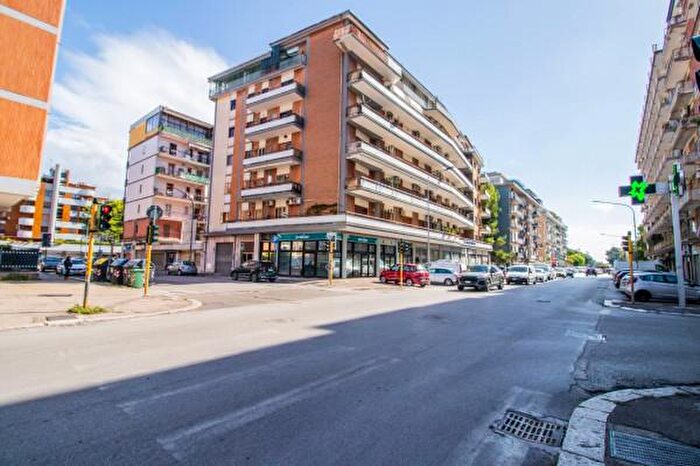 Appartamento con 6 locali in vendita in Via Giuseppe Gabrielli, Foggia