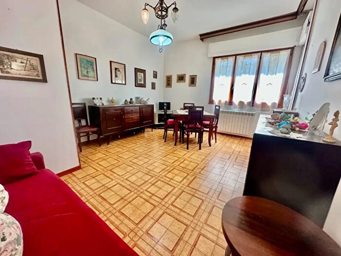 Appartamento con 5 locali in vendita in Carrara