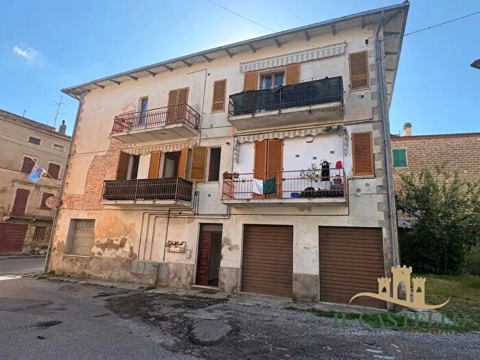Casa con 5 locali in vendita in Castiglione Del Lago
