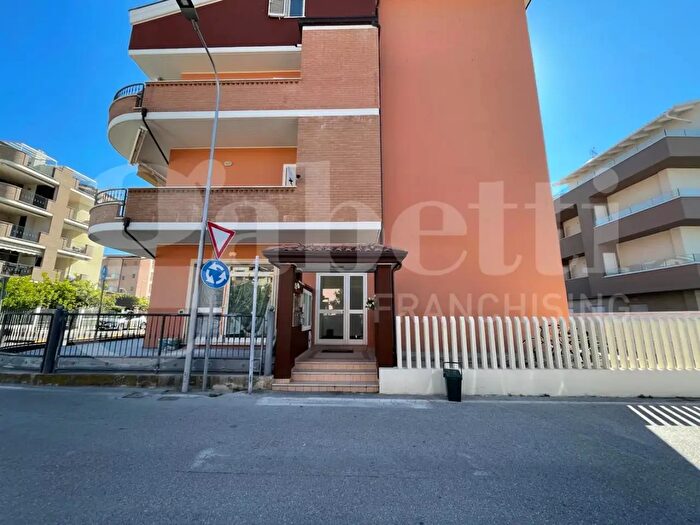 Appartamento trilocale in vendita in Via Benedetto Croce, Tortoreto