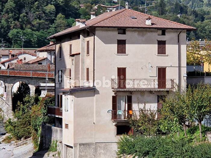 Appartamento trilocale in affitto in Centro, San Giovanni Bianco