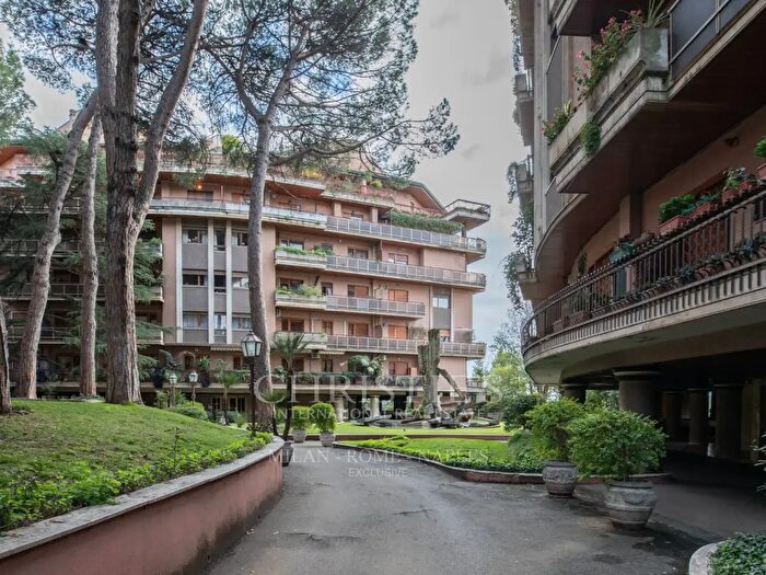 Appartamento con 5 locali in vendita in Via Cassia, Roma