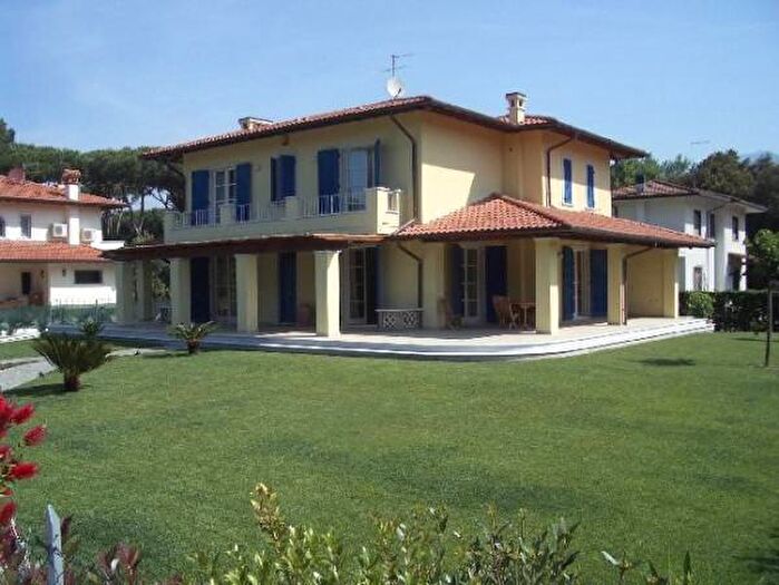 Casa con 6 locali in affitto in Forte Dei Marmi