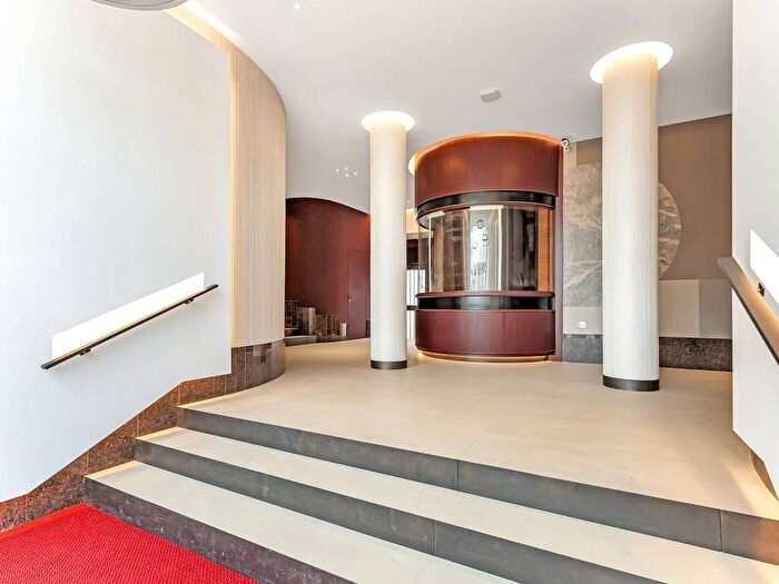 Appartamento trilocale in affitto in Via Francesco Ferrucci, Sempione, Milano