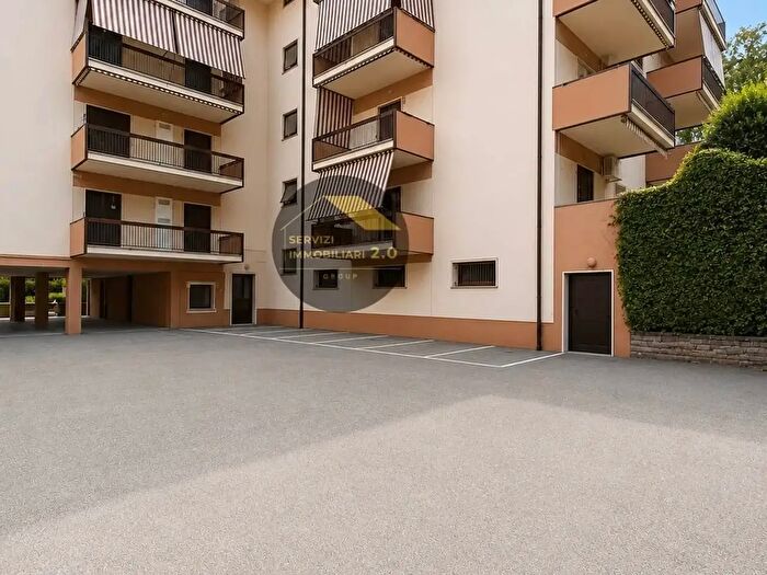 Appartamento trilocale in vendita in Via Luigi Zambarelli, Frascati