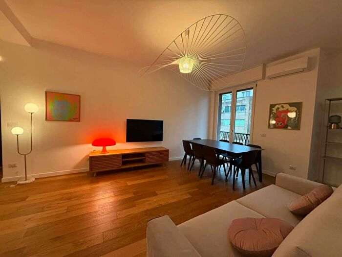 Appartamento quadrilocale in affitto in Viale Tunisia, Porta Venezia, Milano