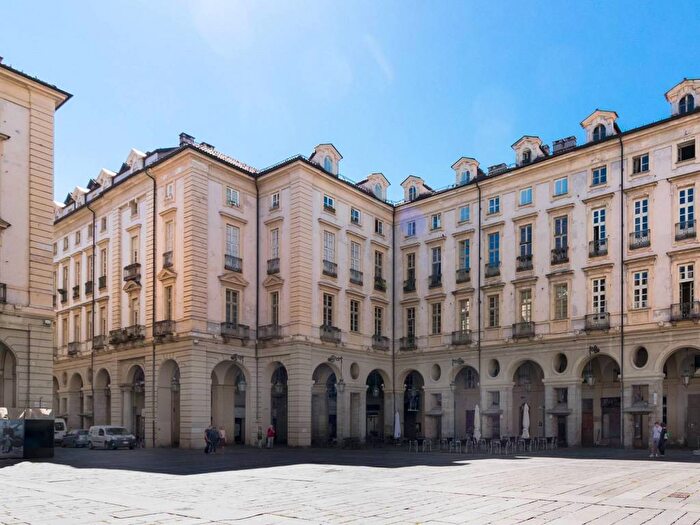 Appartamento quadrilocale in affitto in Via Conte Verde, Quadrilatero Romano, Torino