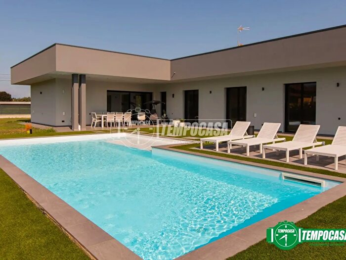 Casa con 5 locali in vendita in Oleggio