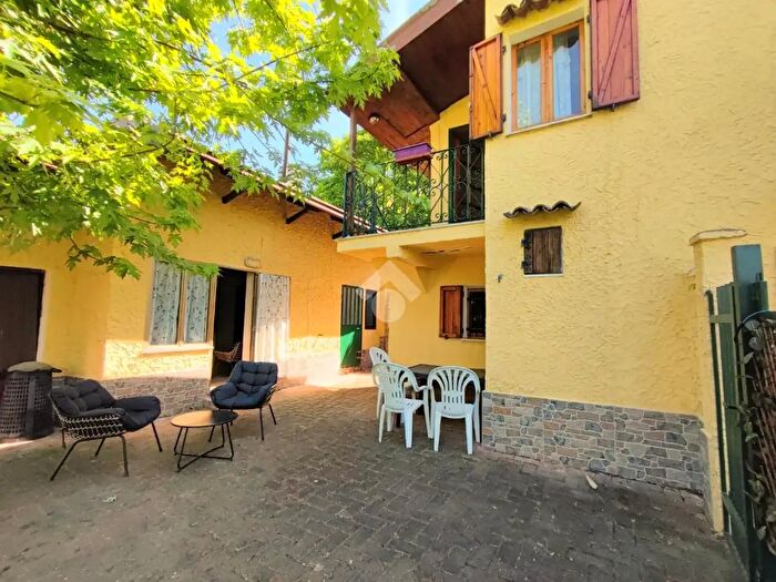 Casa con 6 locali in vendita in Frazione Valdato, Brignano Frascata