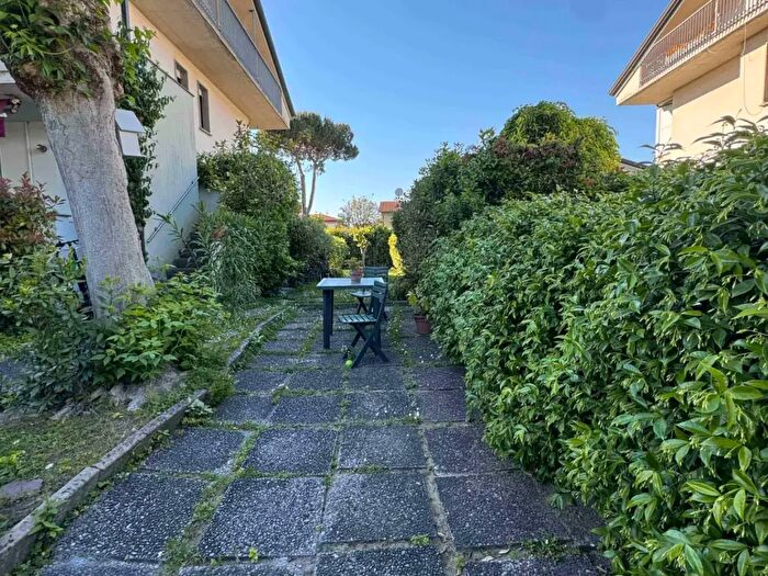 Casa con 6 locali in vendita in a Tintoretto, Camaiore