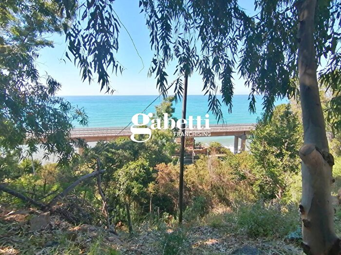 Appartamento bilocale in vendita in Contrada Torre del Lauro Snc, Caronia