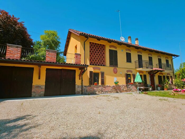Casa con 5 locali in vendita in Frazione Revignano, Asti