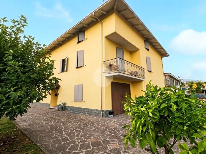 Casa quadrilocale in vendita in Via Don Corchia, Langhirano