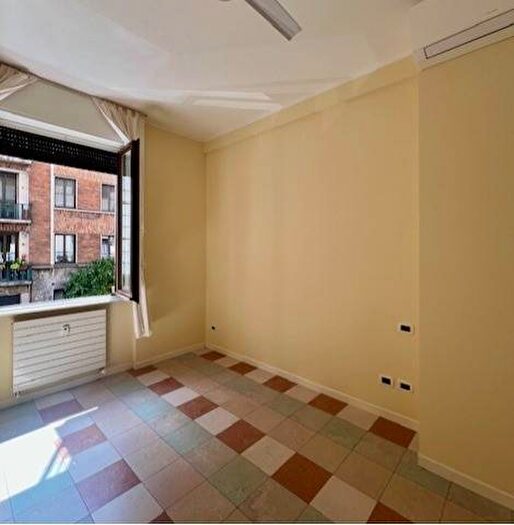 Appartamento trilocale in affitto in Via Aldo Lusardi, Quadronno Crocetta, Milano