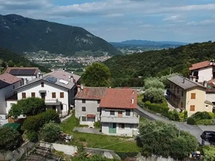 Casa con 6 locali in vendita in Contrà Caluga, Bassano Del Grappa