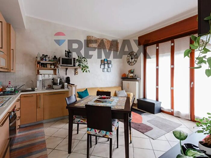 Appartamento trilocale in vendita in Via Edmondo De Amicis, Concorezzo