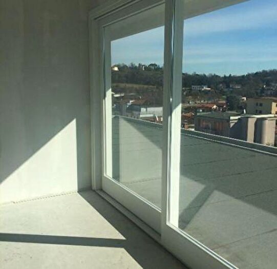 Appartamento con 6 locali in vendita in Conegliano