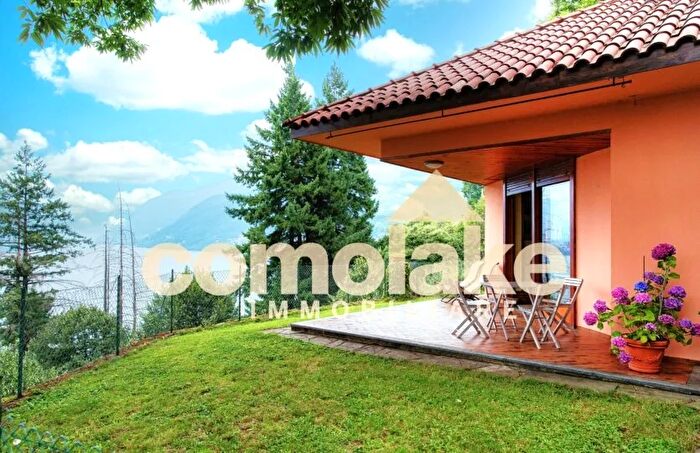 Casa trilocale in vendita in Via per Bellagio Faggeto Lario Collinare Fronte Lago Panoramico Residenziale, Faggeto Lario