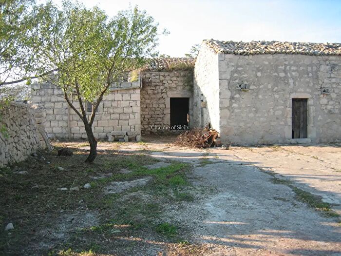 Casa con 7 locali in vendita in Provinciale, Ragusa