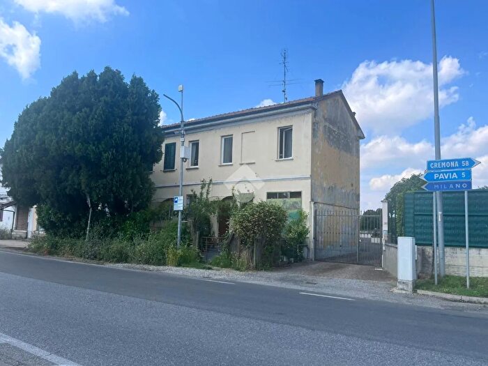 Casa trilocale in vendita in Via Motta San Damiano, Valle Salimbene