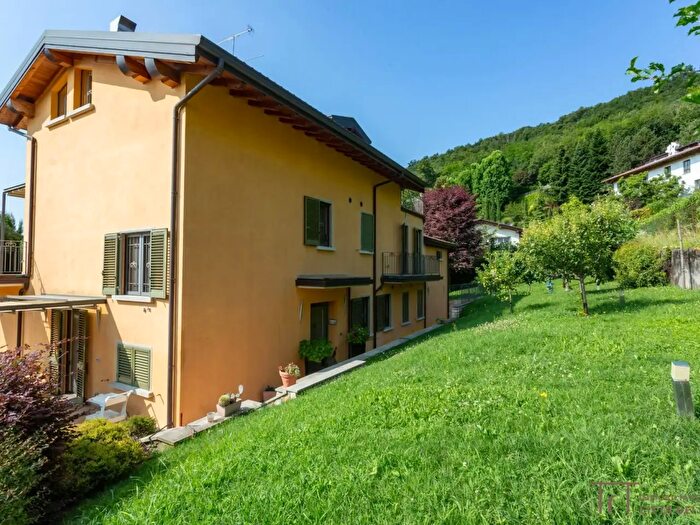 Casa con 8 locali in vendita in Via Marzanica, Bergamo