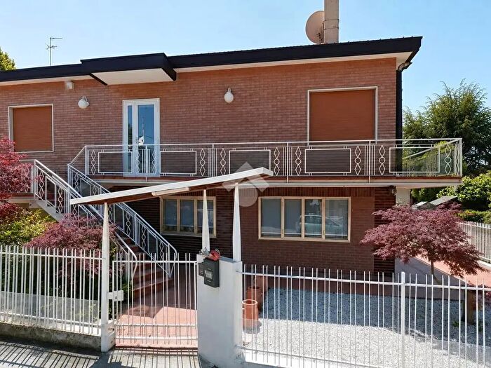 Casa quadrilocale in vendita in Via dei Gradenighi, Venezia