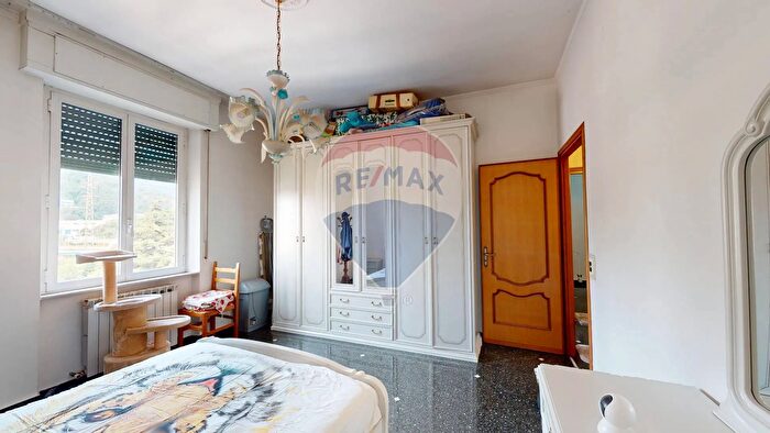 Appartamento con 6 locali in vendita in Via San Quirico, Genova