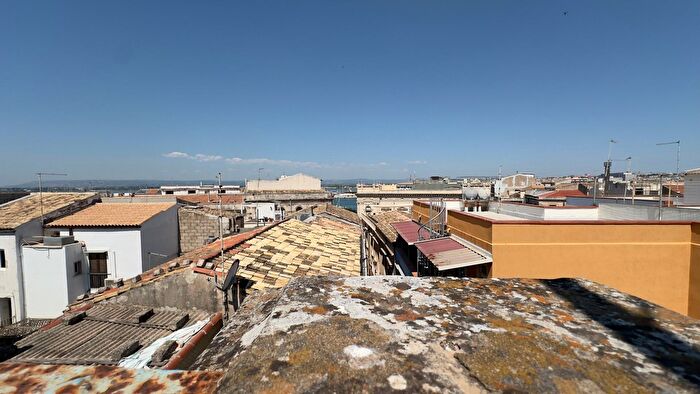 Casa con 13 locali in vendita in Siracusa