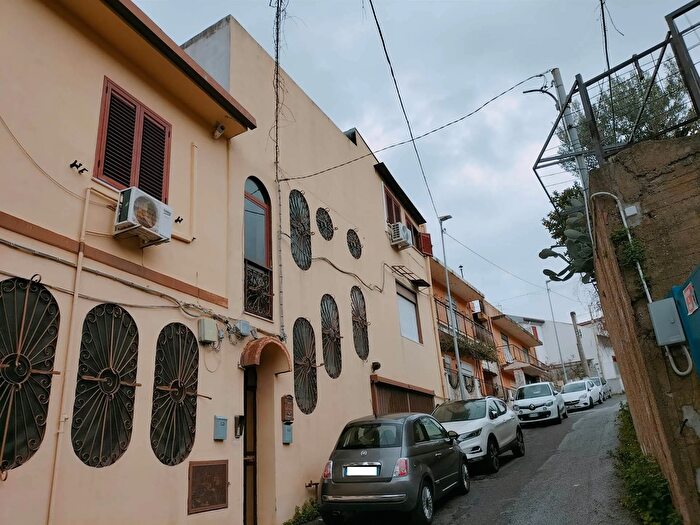 Appartamento quadrilocale in vendita in Via Annibale Messina, Messina