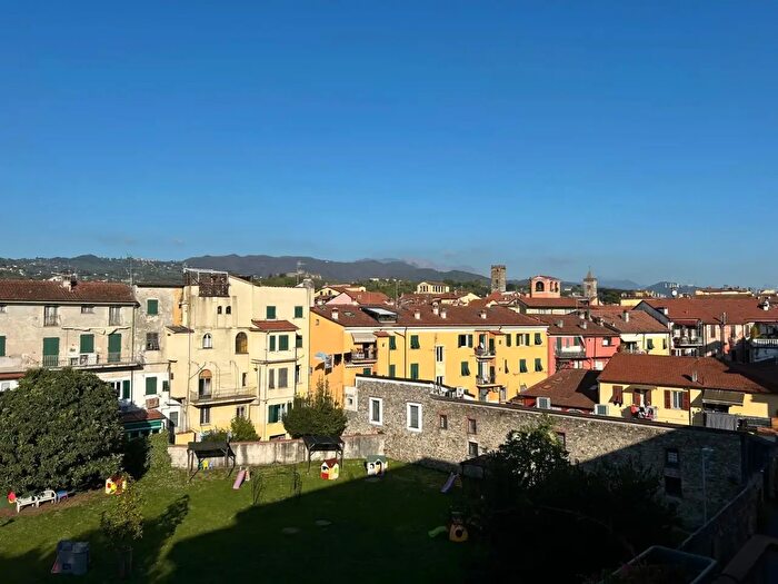 Appartamento quadrilocale in vendita in Via del Carmine, Sarzana