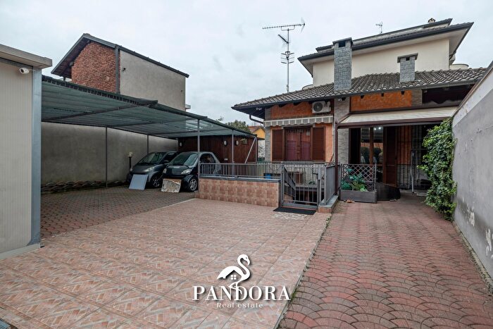 Casa in vendita in Via Vignetta, Gallarate