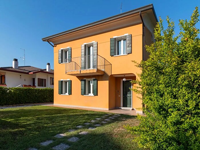 Casa con 7 locali in vendita in Via Dante Alighieri, Limena