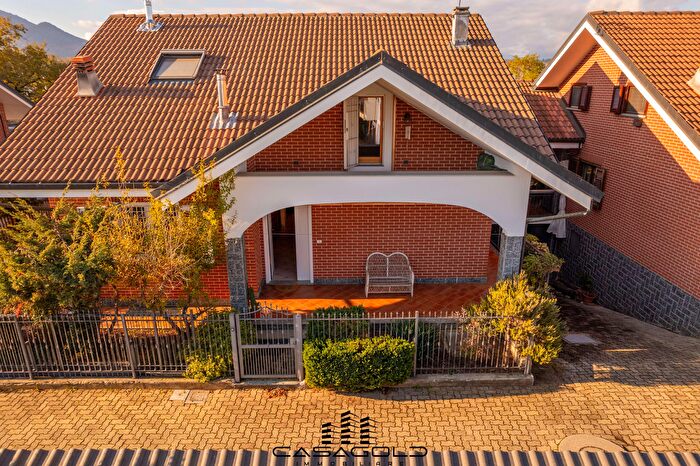 Casa con 8 locali in vendita in Via Volvera, Bruino