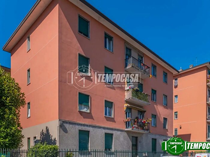 Appartamento trilocale in vendita in Via Cinque Maggio, Milano