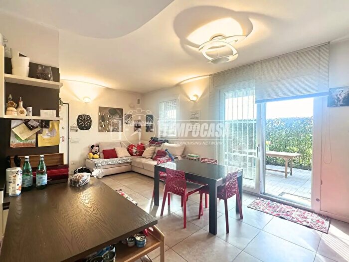 Appartamento quadrilocale in vendita in Via Toti, Lesmo