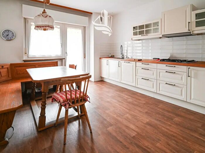 Appartamento con 5 locali in vendita in Via Capri, Bolzano