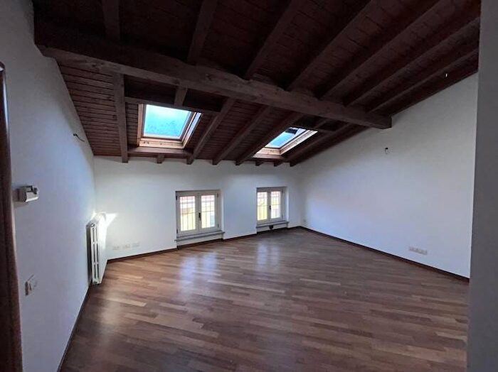 Appartamento bilocale in vendita in Via Giacomo Matteotti Jerago con Orago, Jerago Con Orago