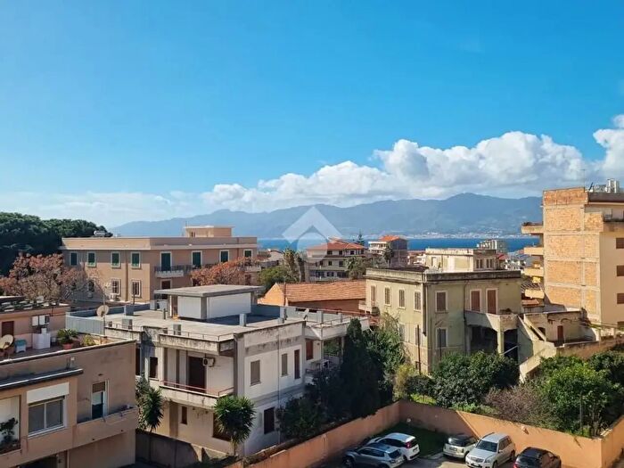 Appartamento con 5 locali in vendita in Via Nazionale Bolano, Reggio Calabria