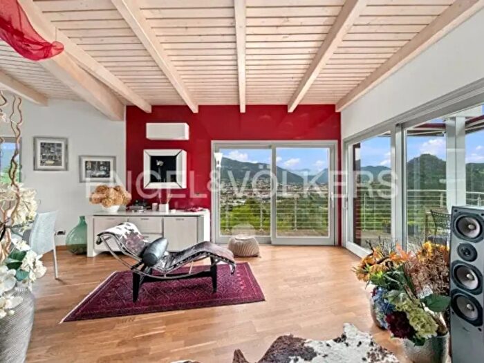 Casa con 5 locali in vendita in Via Giovan Battista Ambrosoli a, Uggiate con Ronago