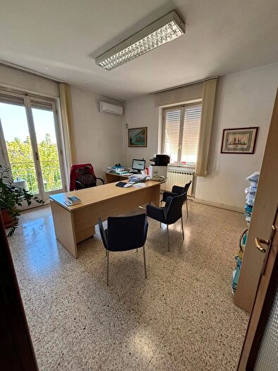 Appartamento con 6 locali in vendita in Viale XXI Luglio, Sarzana