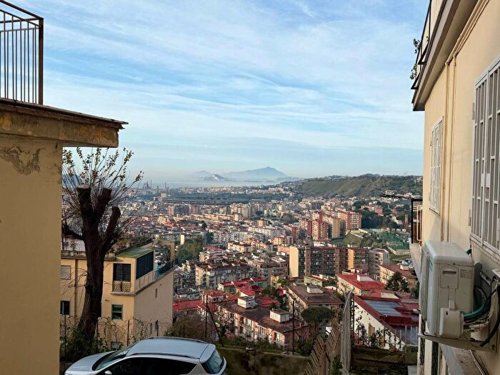 Appartamento trilocale in affitto in Via Michelangelo da Caravaggio, Fuorigrotta, Napoli