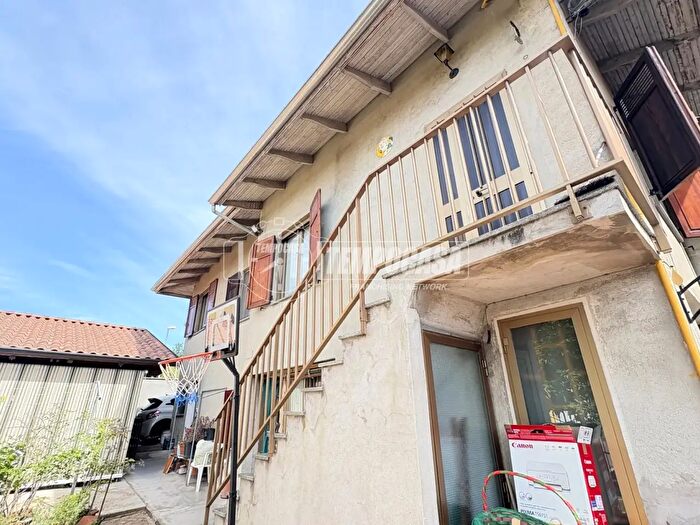 Casa con 8 locali in vendita in Via Pella Remo, Cossato