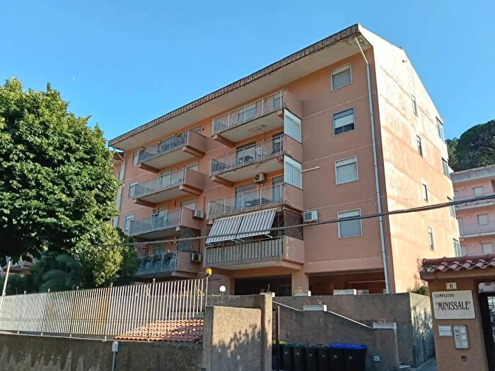 Appartamento quadrilocale in vendita in Via Colleoni, Messina